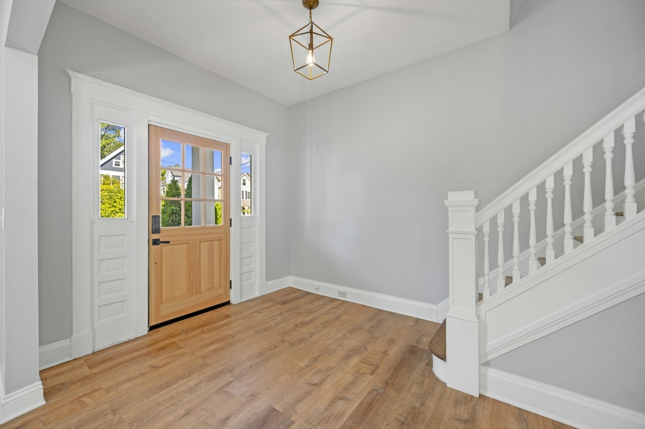 3722 Drake Avenue - Photo 5 of 41