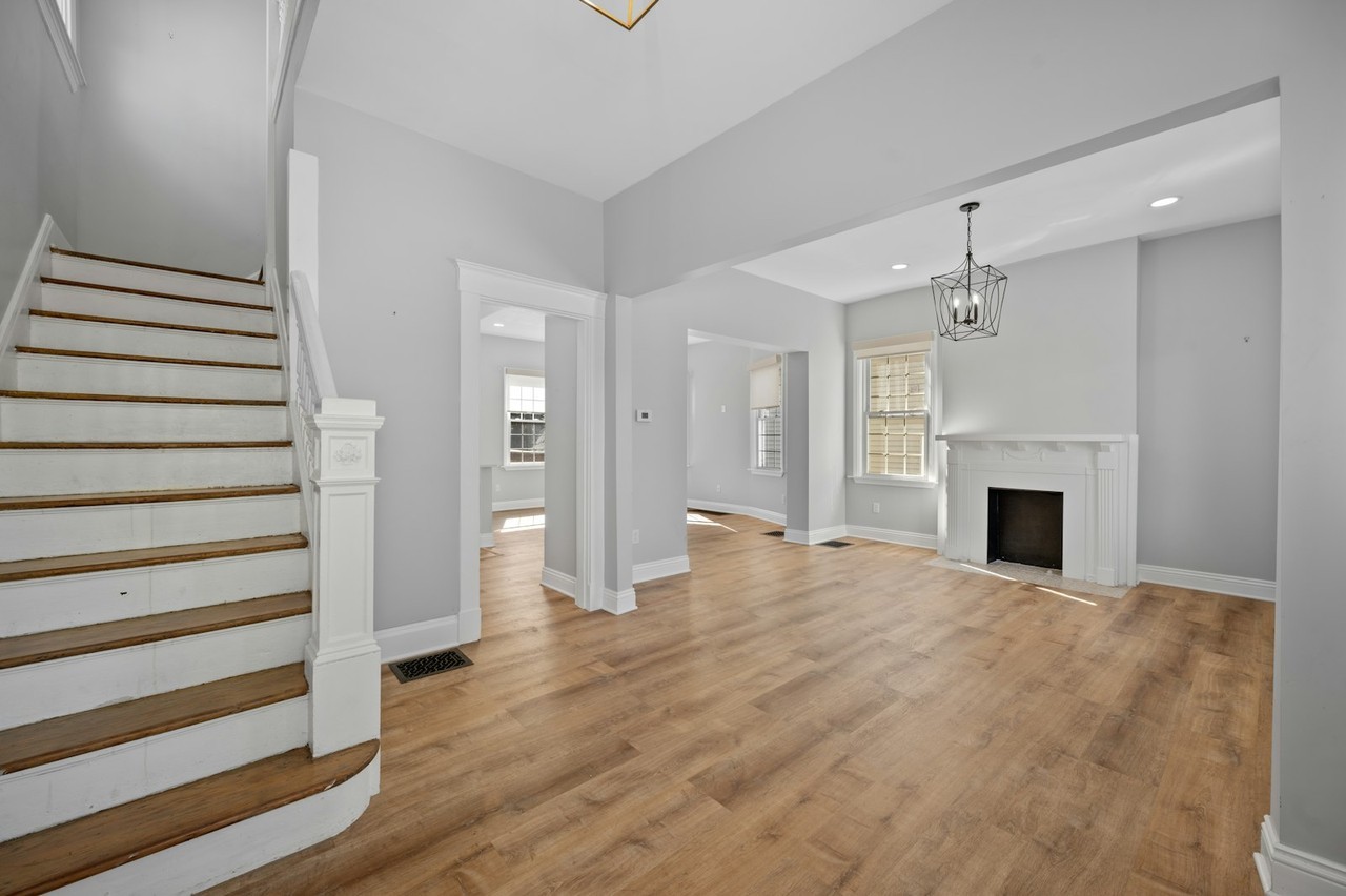 3722 Drake Avenue - Photo 6 of 41