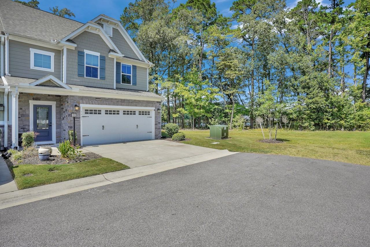 1921 Doubloon Way - Photo 3 of 35