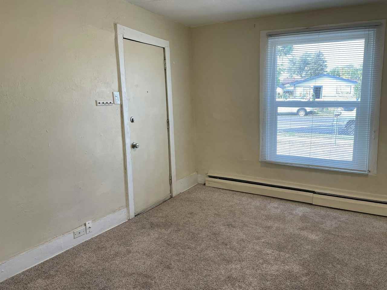 624 Knox Court, Unit 2 - Photo 3 of 20