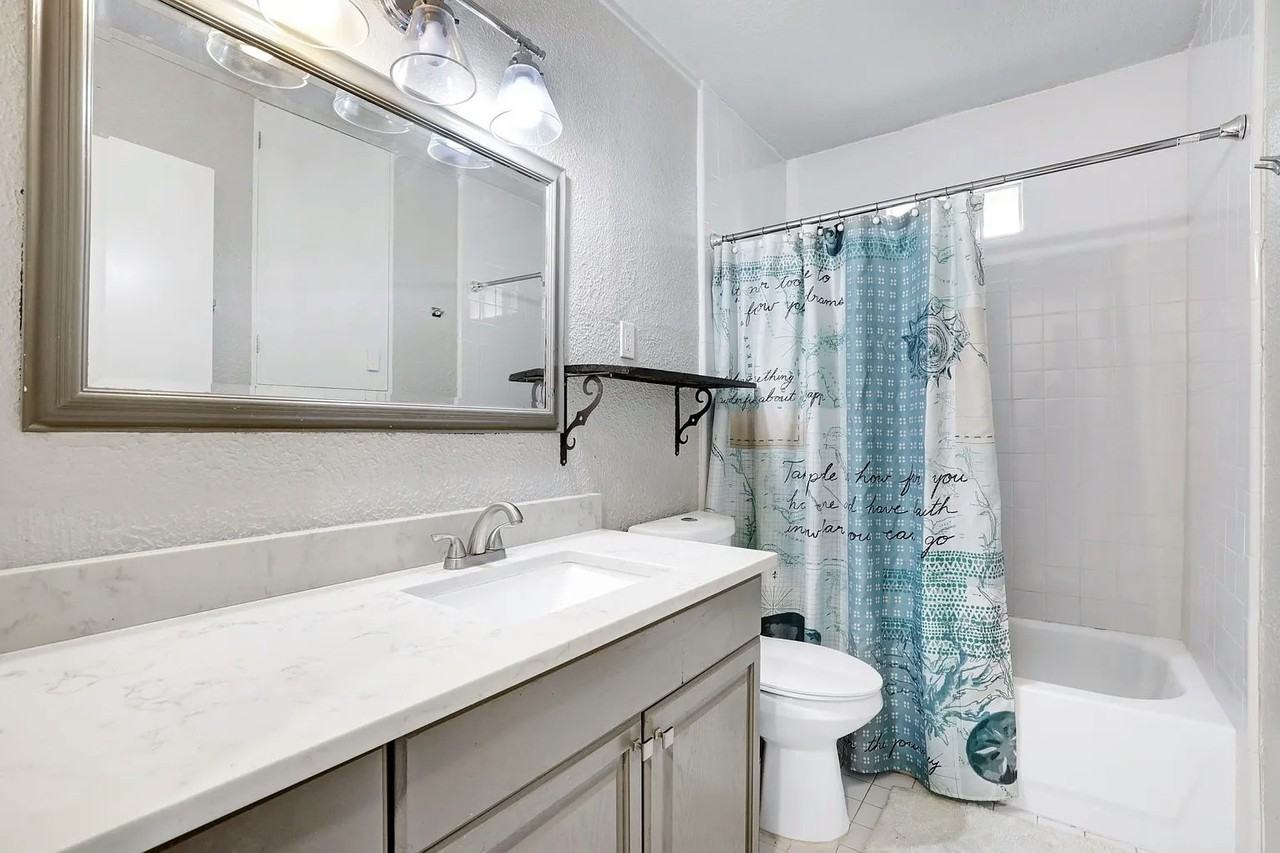 235 Saratoga Drive, Unit Unit 2 - Photo 4 of 7