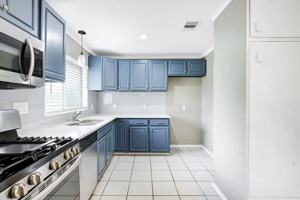 featured image of 235 Saratoga Dr #1