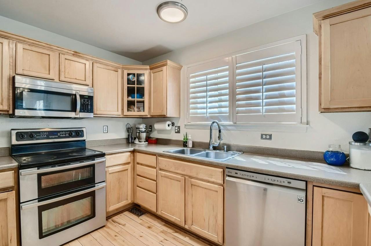 3892 Aldenbridge Cir - Photo 5 of 27