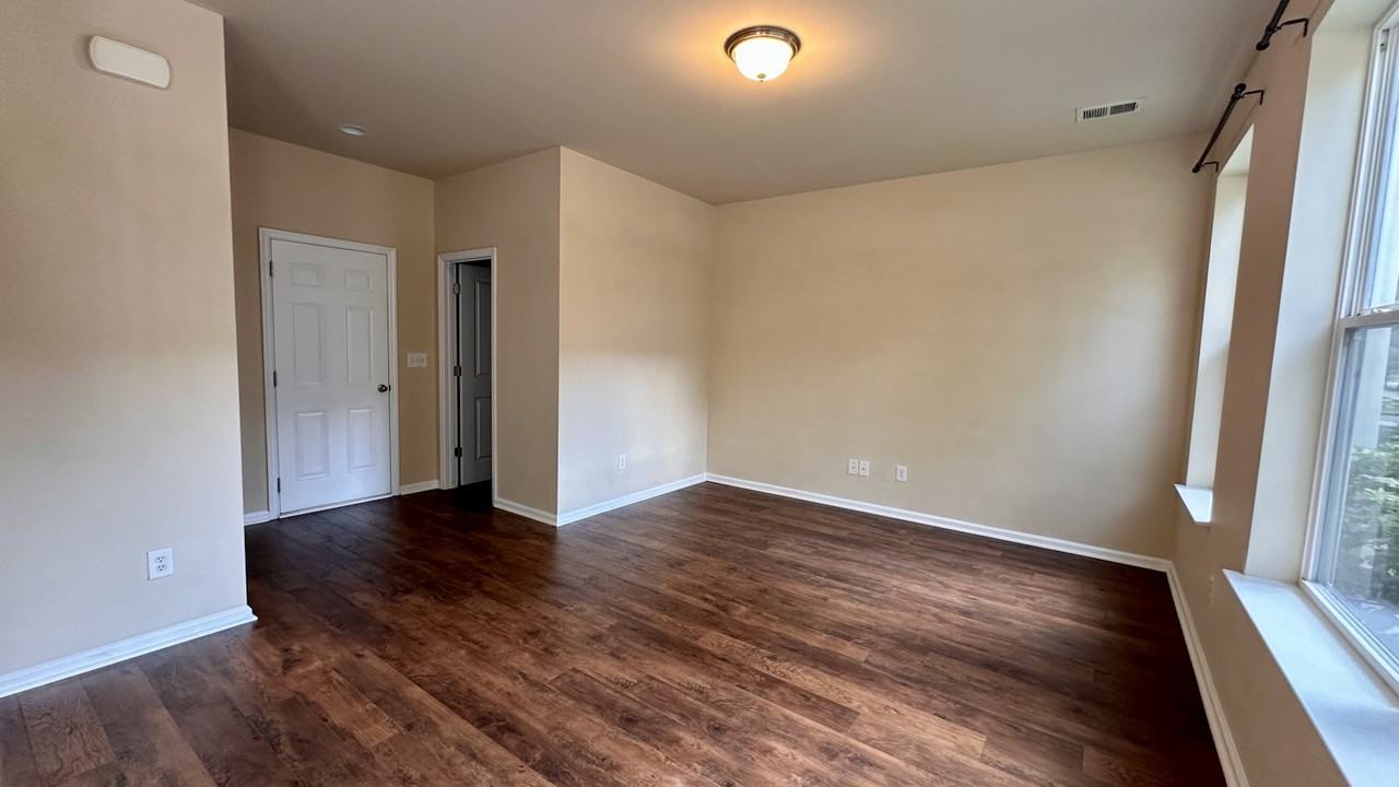 1592 Bluewater Way - Photo 5 of 35