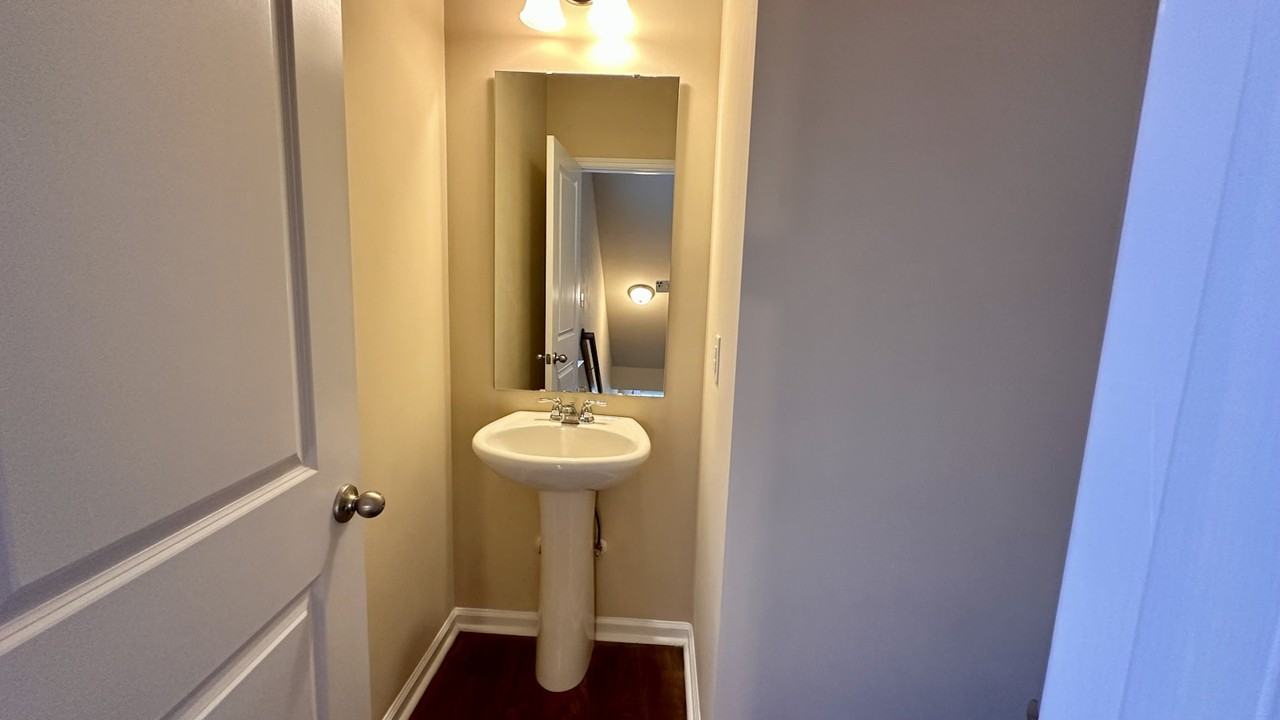 1592 Bluewater Way - Photo 6 of 35