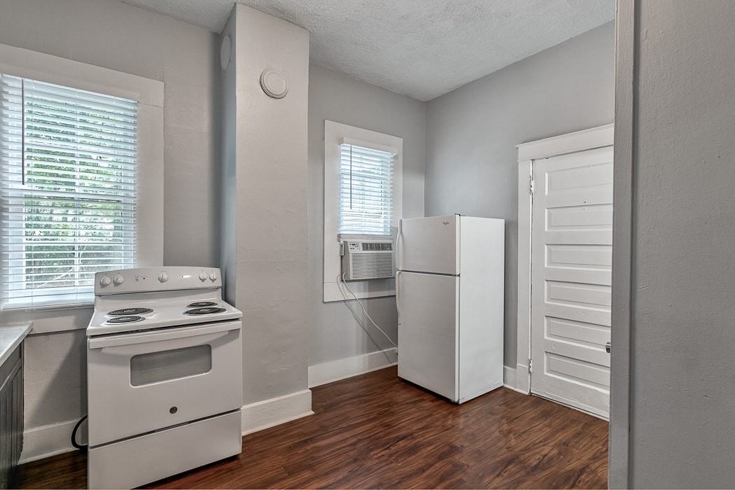 8 Kenneth Street, Unit D - Photo 3 of 14