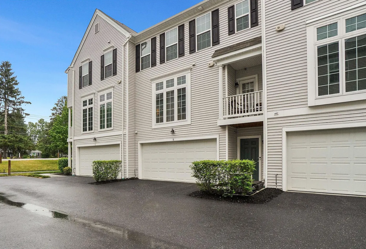 3005 Meridian Commons - Photo 2 of 32