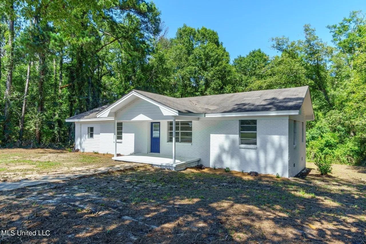 2432 Monroe Rd - Photo 2 of 14