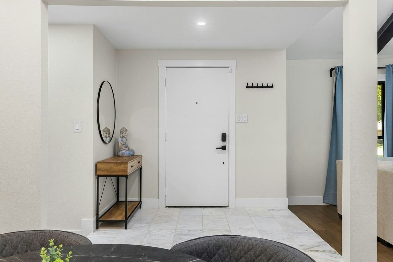 1100 Wayland Dr - Photo 3 of 27