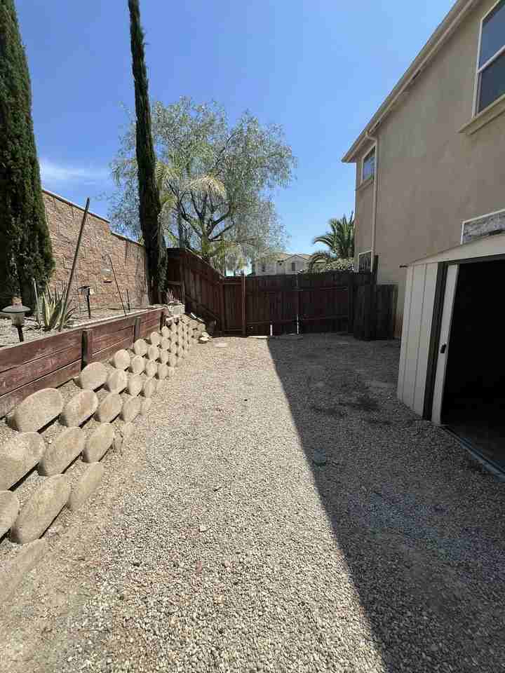 23990 Hollingsworth Dr - Photo 3 of 43