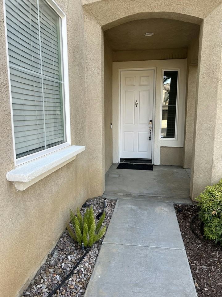 23990 Hollingsworth Dr - Photo 5 of 43