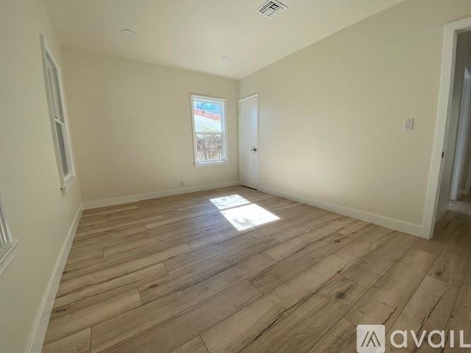 5128 Fulton Avenue - Photo 6 of 10