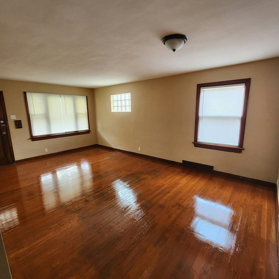 5949 Mcarthur Ave - Photo 2 of 17