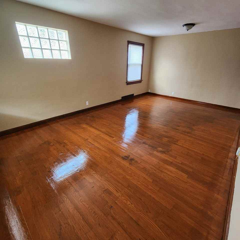 5949 Mcarthur Ave - Photo 3 of 17