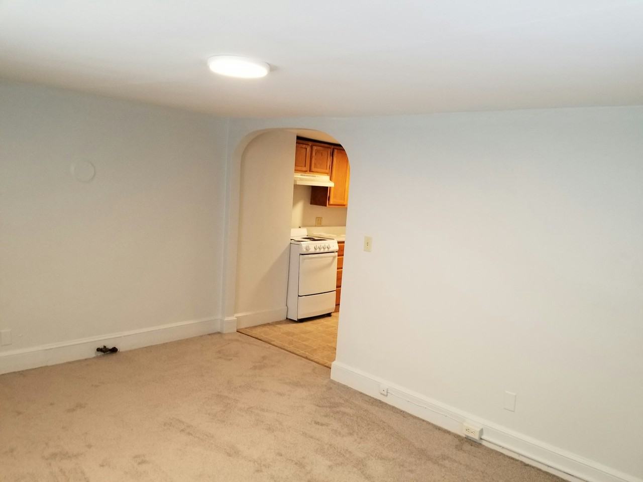 7 1/2 Fletcher Street - Photo 4 of 12