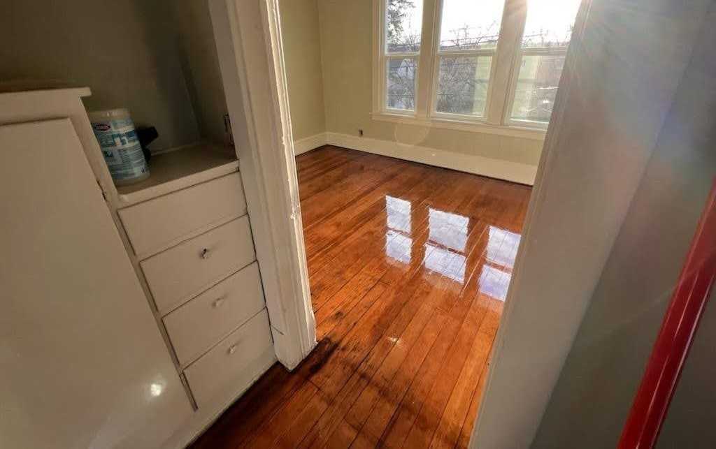 1012 North Walnut Street, Unit B - 1 Bed, 1 Bath - Photo 2 of 5