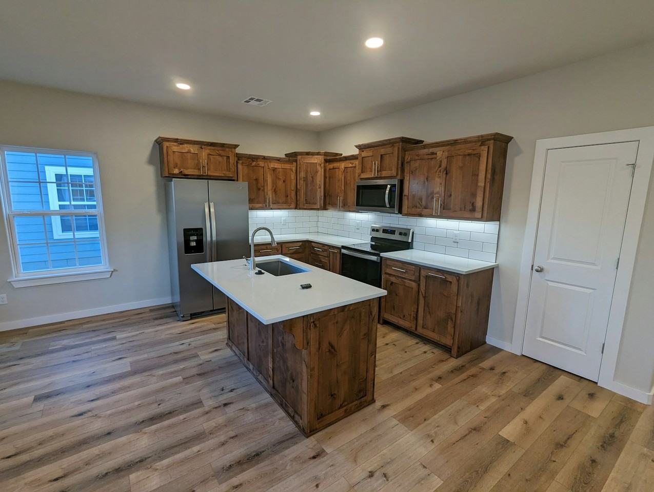 137 South Bluff Avenue - Photo 4 of 16