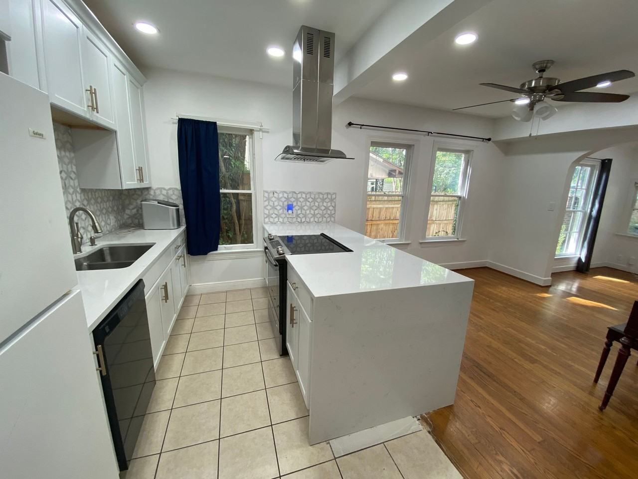 803 East 32nd Street - Photo 4 of 25