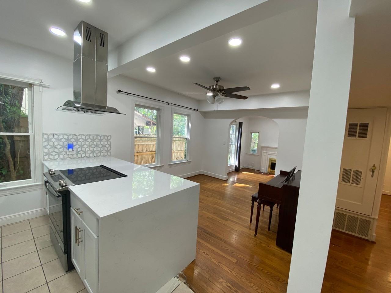 803 East 32nd Street - Photo 5 of 25