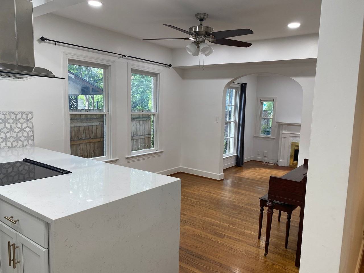 803 East 32nd Street - Photo 6 of 25