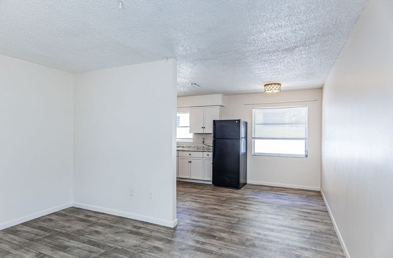 3025 54th St S #4 - Photo 3 of 20