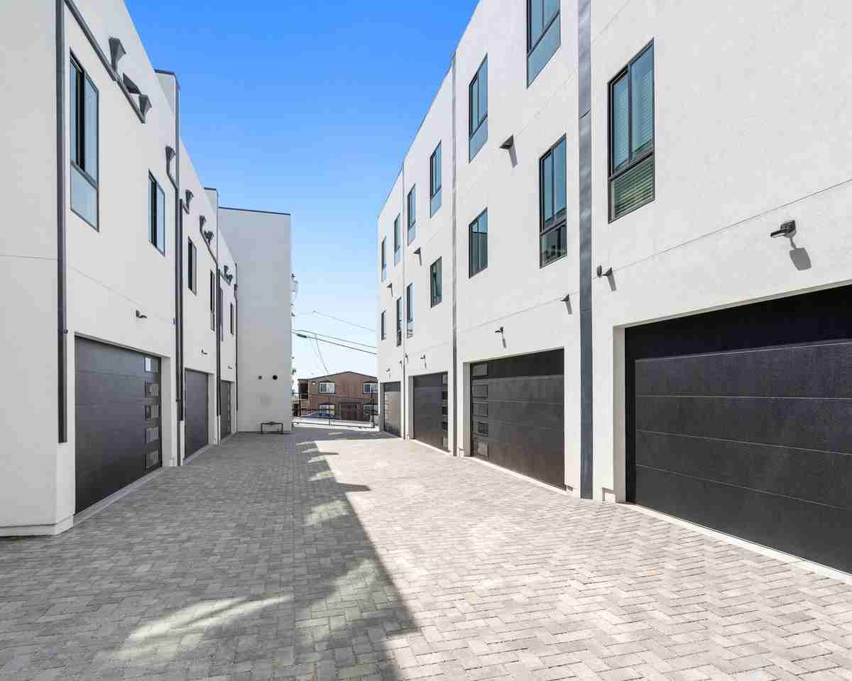 2961 E St #09 - Photo 6 of 17