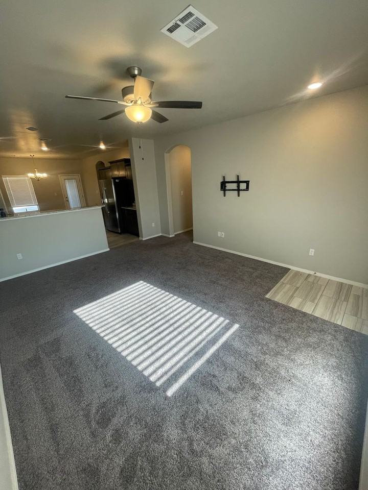 7101 Meridian St - Photo 3 of 26