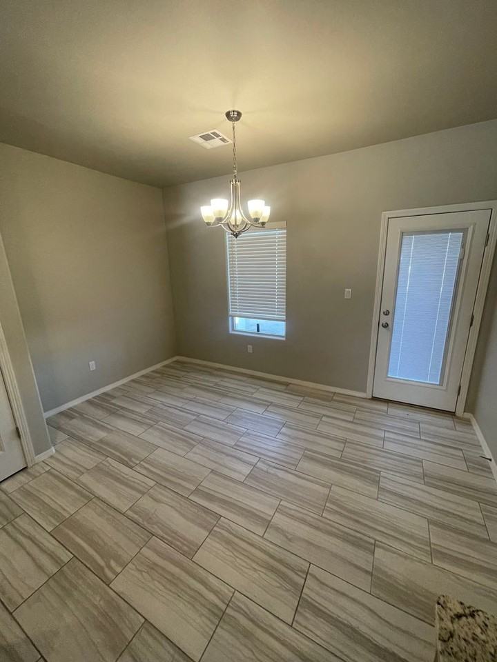 7101 Meridian St - Photo 6 of 26