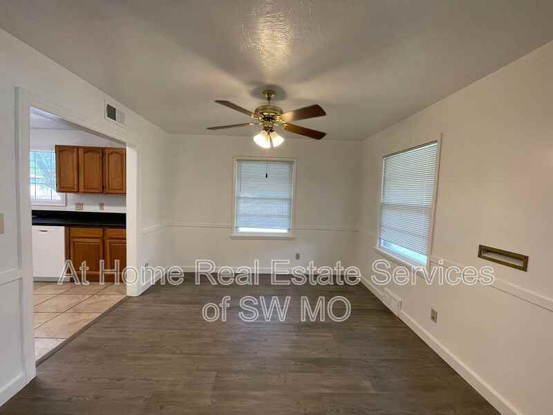 635 E Sunshine St - Photo 3 of 10