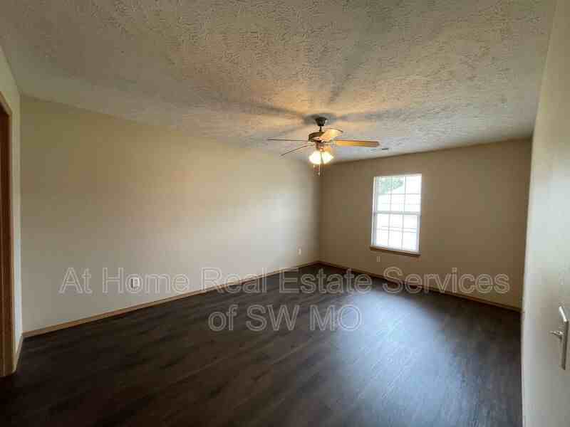 1245 N Northwood Ave - Photo 5 of 8