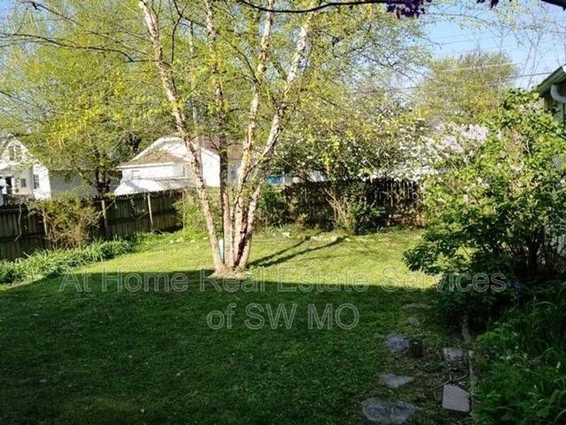 1071 S Roanoke Ave - Photo 2 of 19