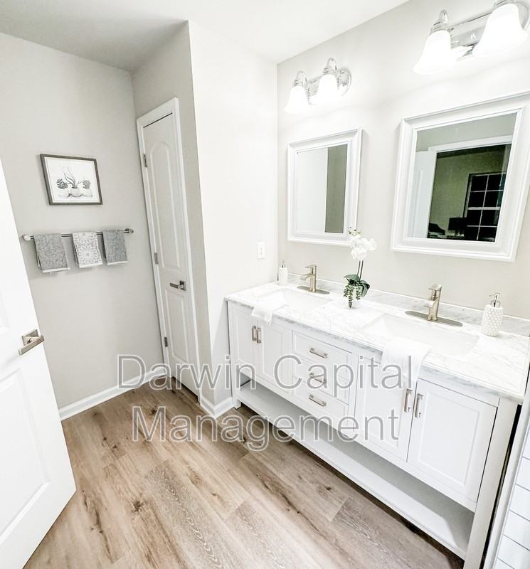 385 N Tuckahoe Rd #4 - Photo 5 of 23