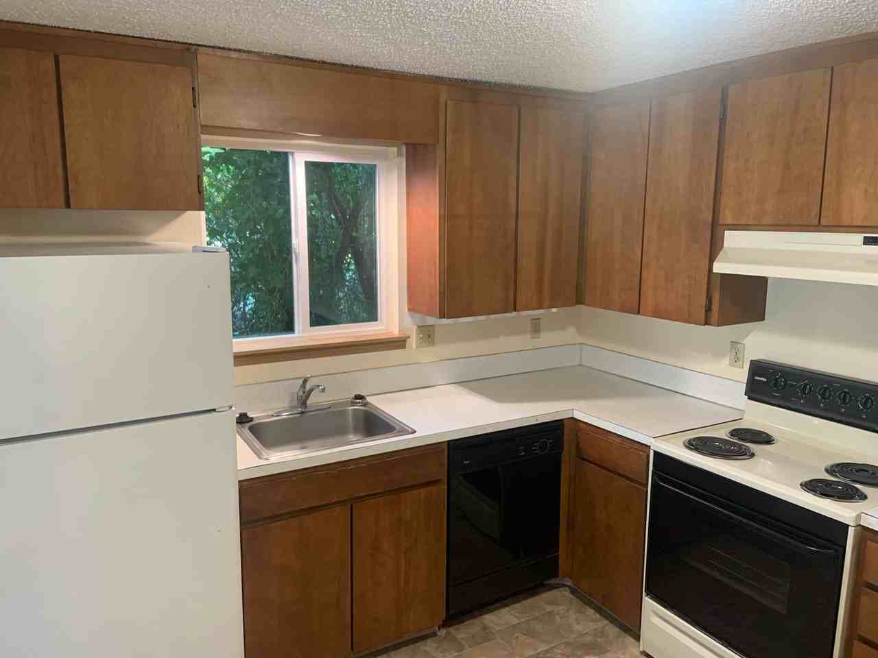 197-2105-09 Lincoln - Photo 2 of 13