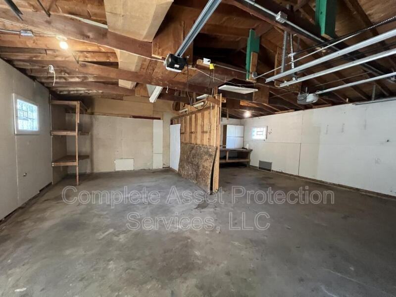 1119 E 39th Pl - Photo 2 of 10