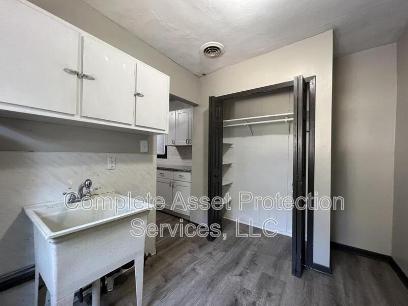 1119 E 39th Pl - Photo 4 of 10