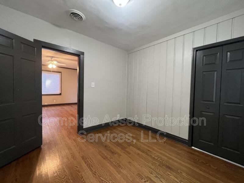 1119 E 39th Pl - Photo 6 of 10