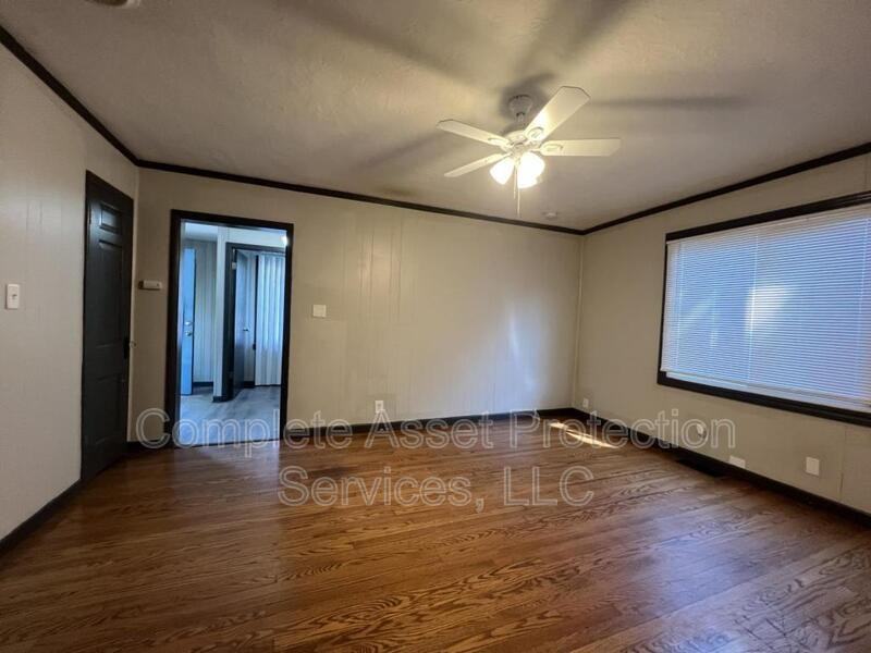 1119 E 39th Pl - Photo 7 of 10