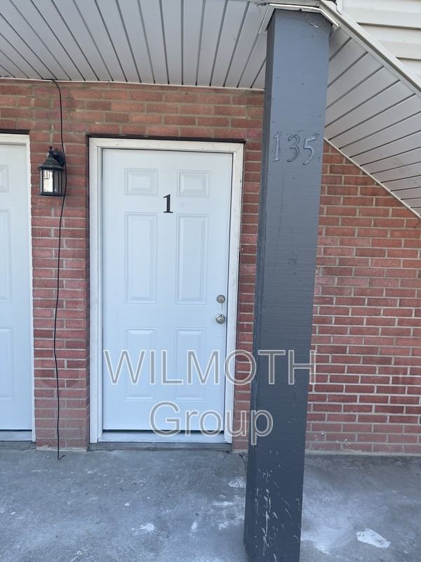 135 W Hendricks St - Photo 3 of 19