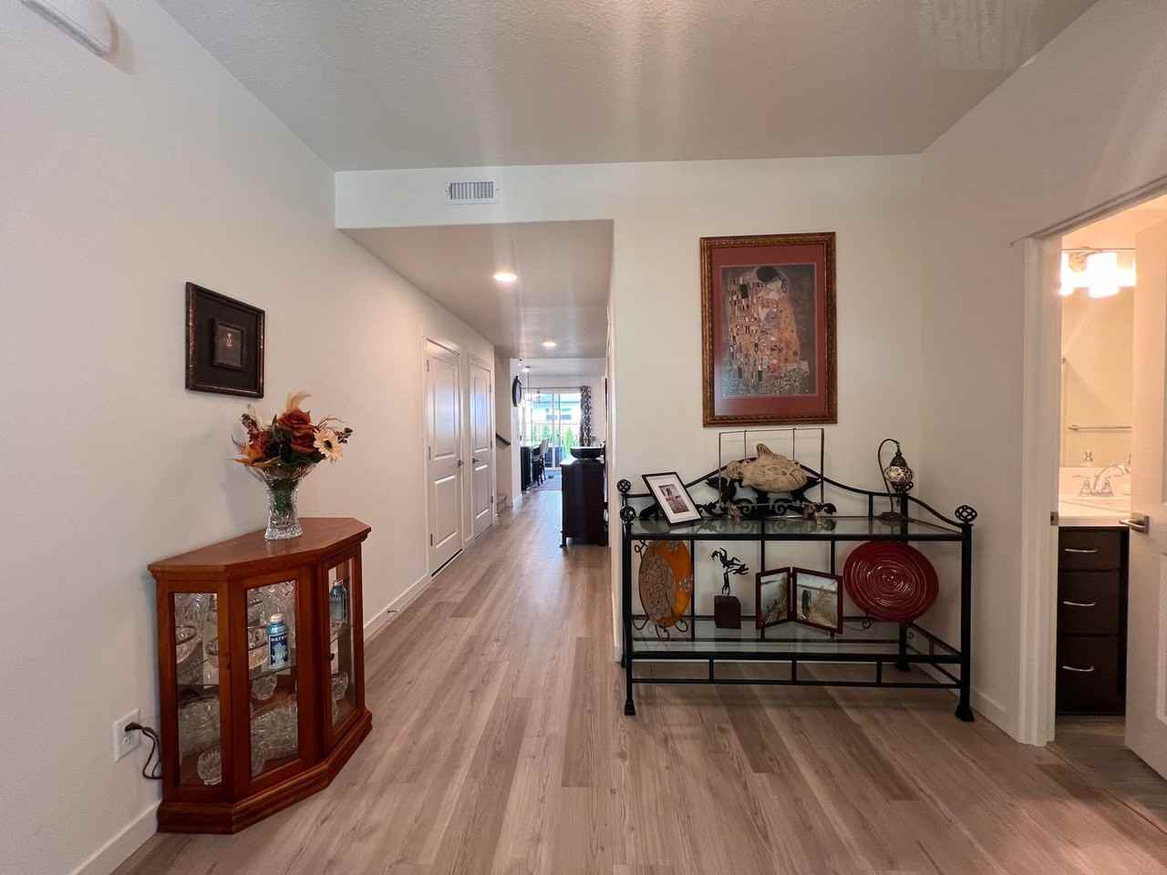 842 Se 37th St - Photo 4 of 30