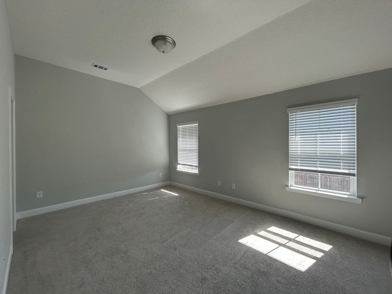 1220 Grayson Ave - Photo 4 of 17