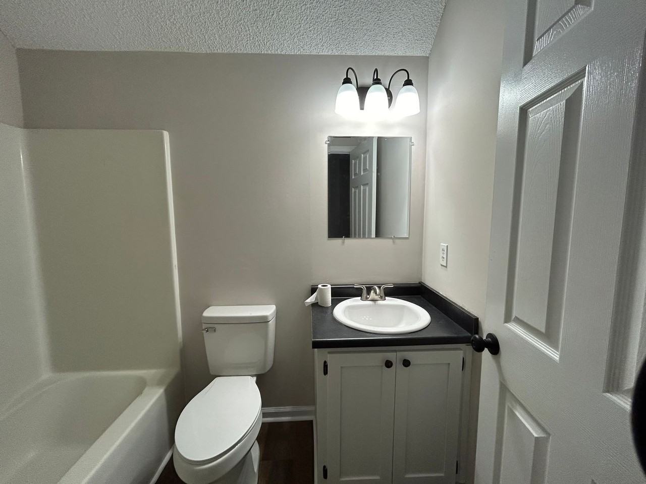 1220 Grayson Ave - Photo 5 of 17