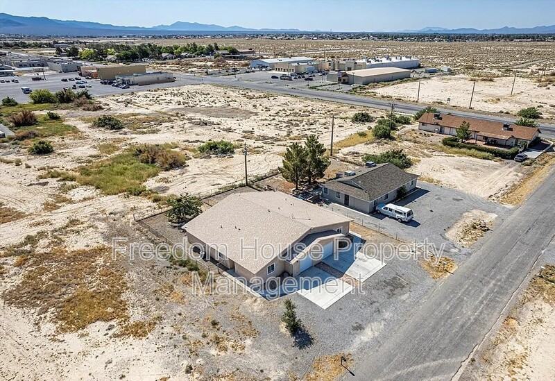 1821 Pershing Ave #B - Photo 3 of 31