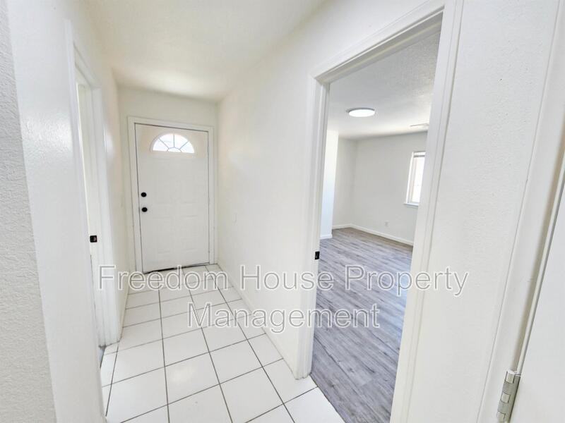 1821 Pershing Ave #B - Photo 5 of 31