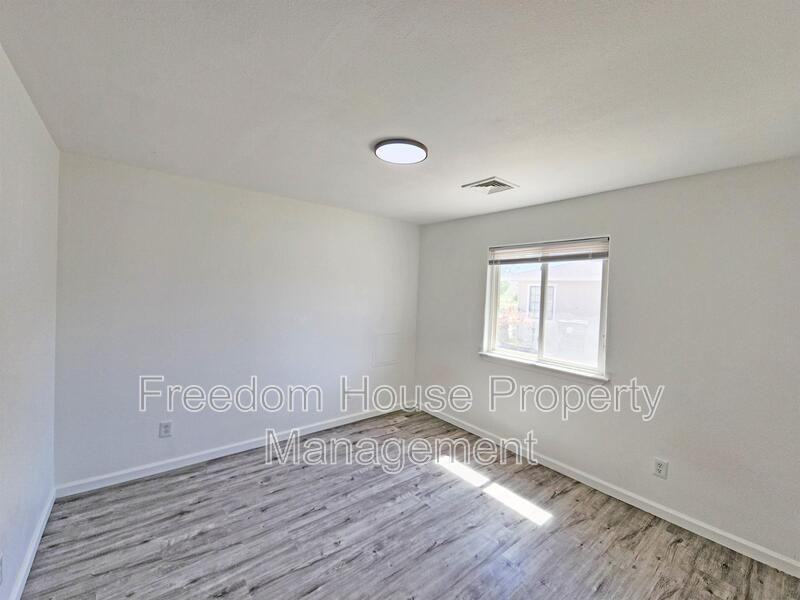 1821 Pershing Ave #B - Photo 6 of 31