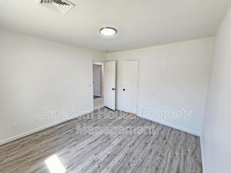 1821 Pershing Ave #B - Photo 7 of 31