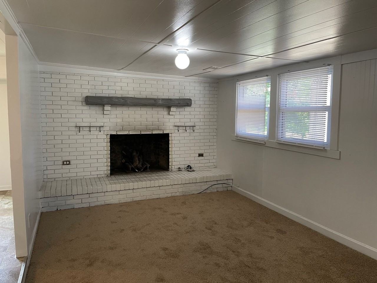 895 Hollingsworth Road - Photo 3 of 18