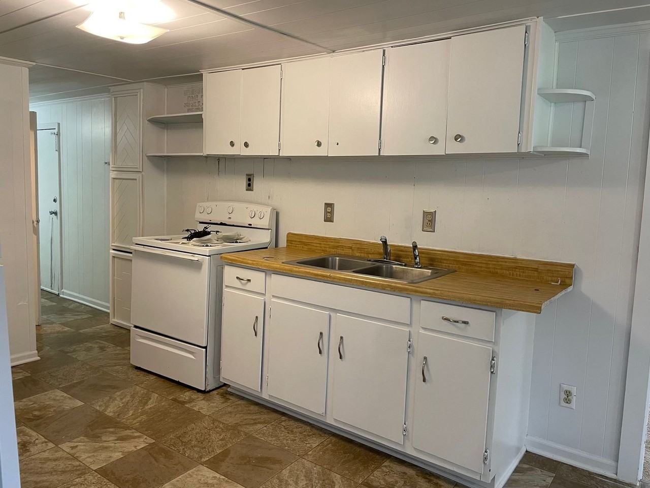 895 Hollingsworth Road - Photo 5 of 18