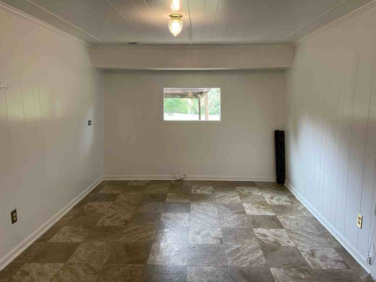 895 Hollingsworth Road - Photo 7 of 18