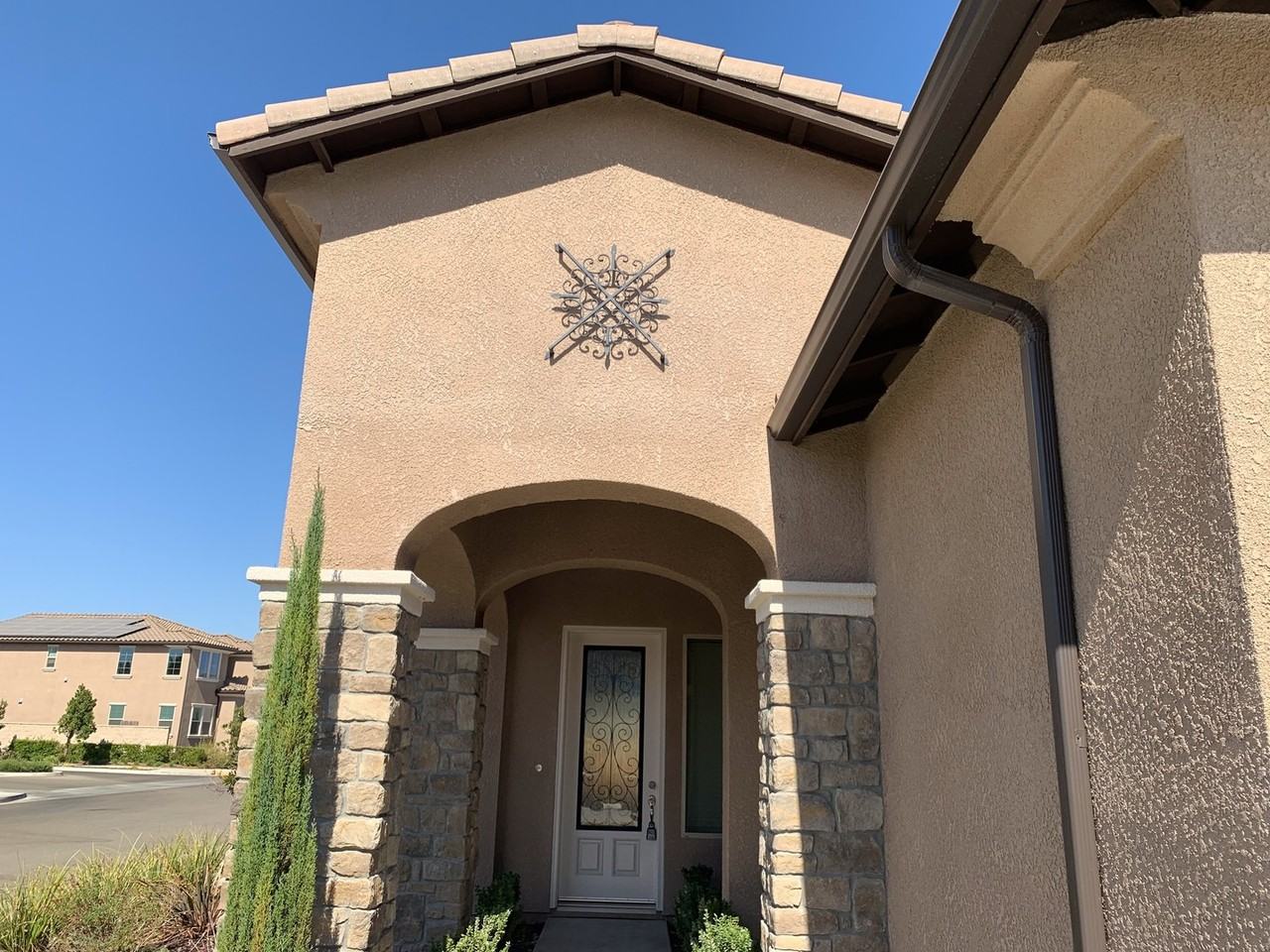 1836 E Bella Rosa Ave - Photo 2 of 8