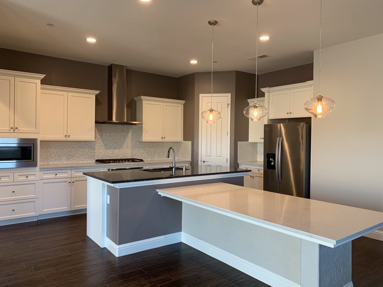 1836 E Bella Rosa Ave - Photo 3 of 8